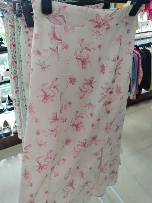 Floral Slit Skirts Embedded With Buttons